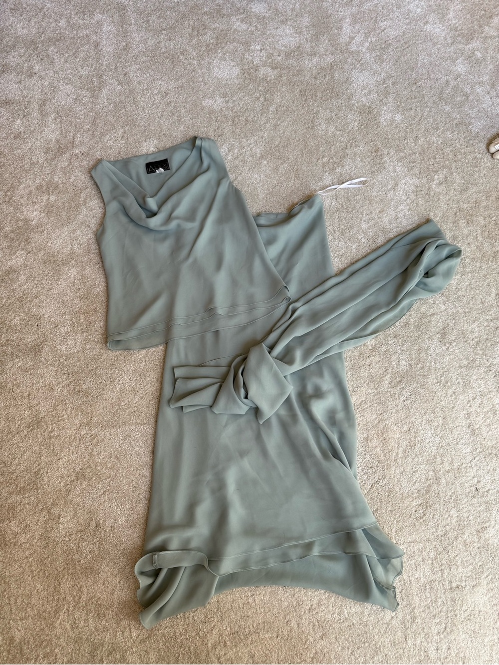 Vintage Sleeveless Sage Green Cowl Neck Set with Scarf